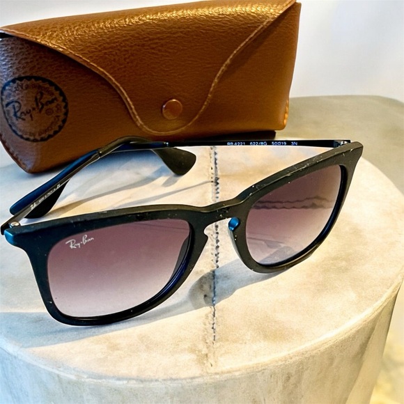 Ray-Ban Other - Ray-Ban Matte Black Sunglasses RB 4221 Rubber Unisex Gray Gradient Lenses w/case